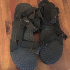 Tevas size 10.5